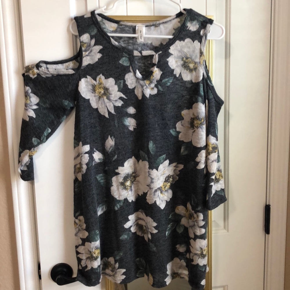 Now N Forever Cold Shoulder Floral Top
